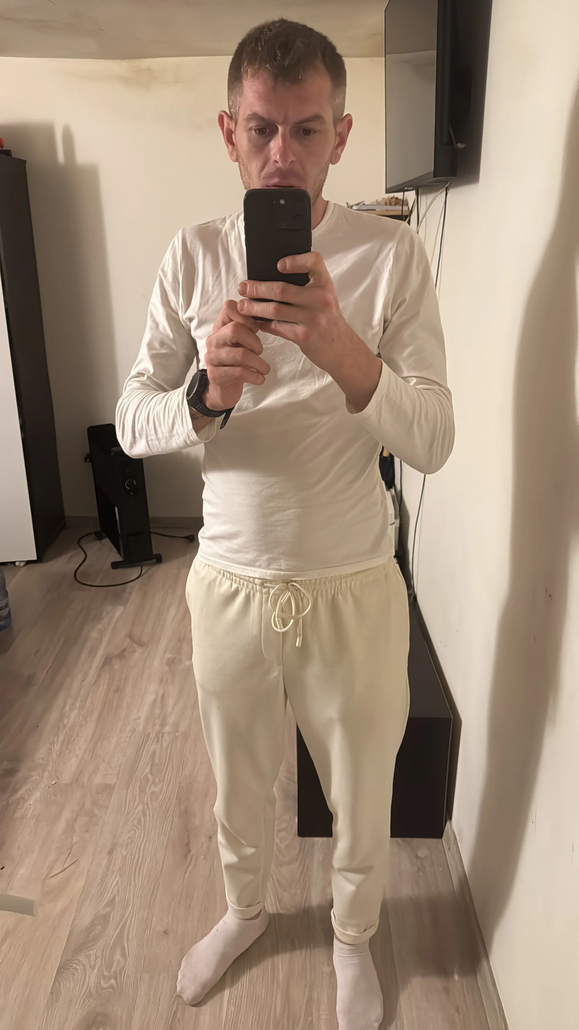 XXX Porn Photo of Nude adrian90bi11 4