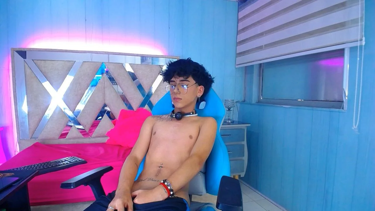 XXX Porn Photo of Nude alex_477 4