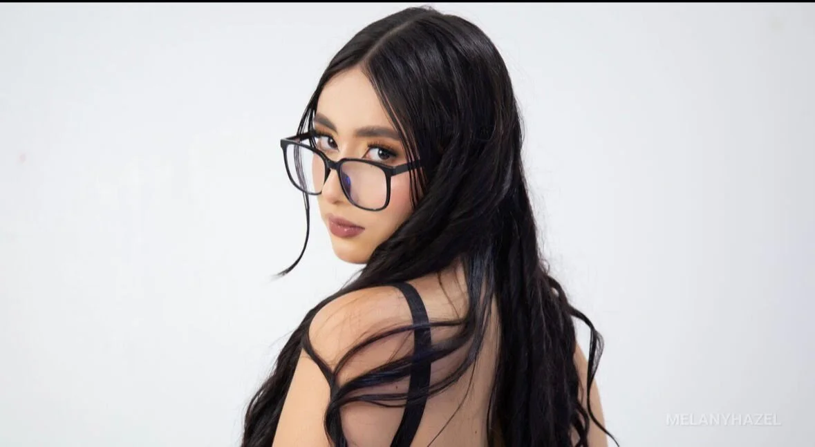 XXX Porn Photo of Nude IvonneOwen 2