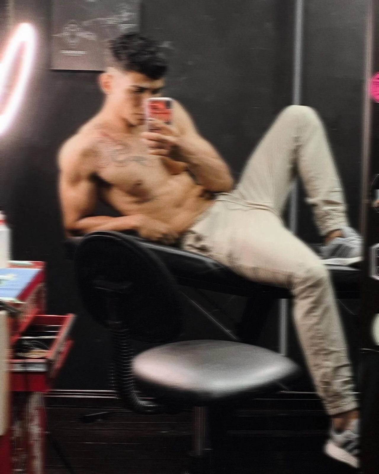 XXX Porn Photo of Nude muscle_boyhorny 60