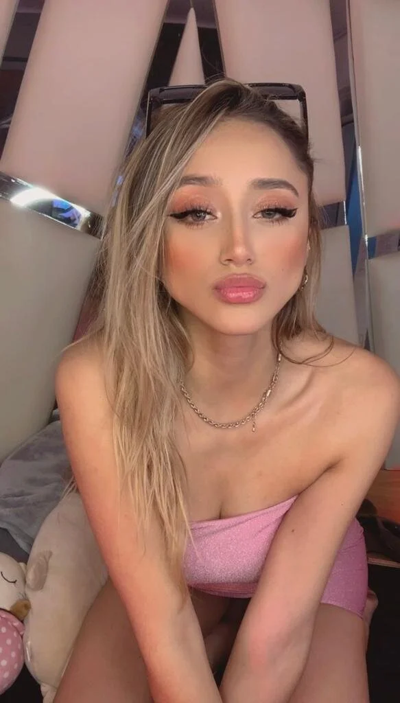 XXX Porn Photo of Nude April_se 5
