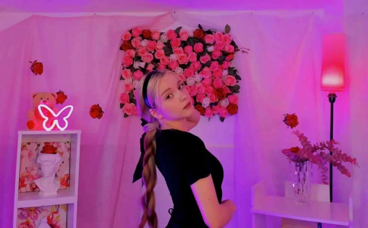 XXX Porn Photo of Nude AuroraWrenfield 2