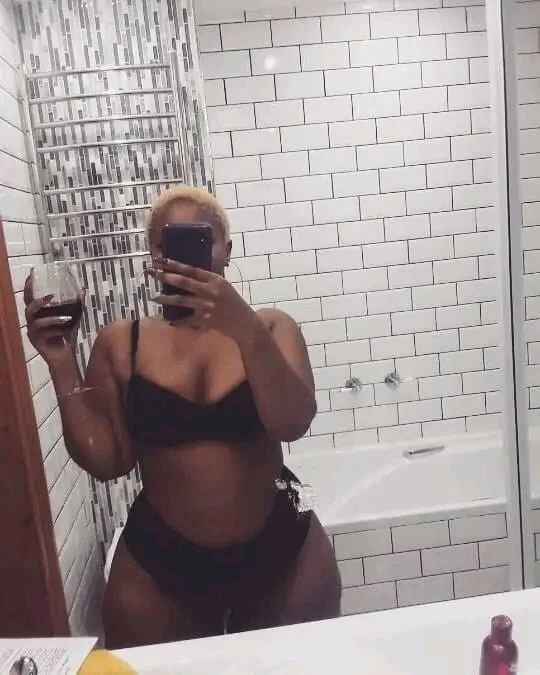 XXX Porn Photo of Nude GoldenPussyXOXO 12