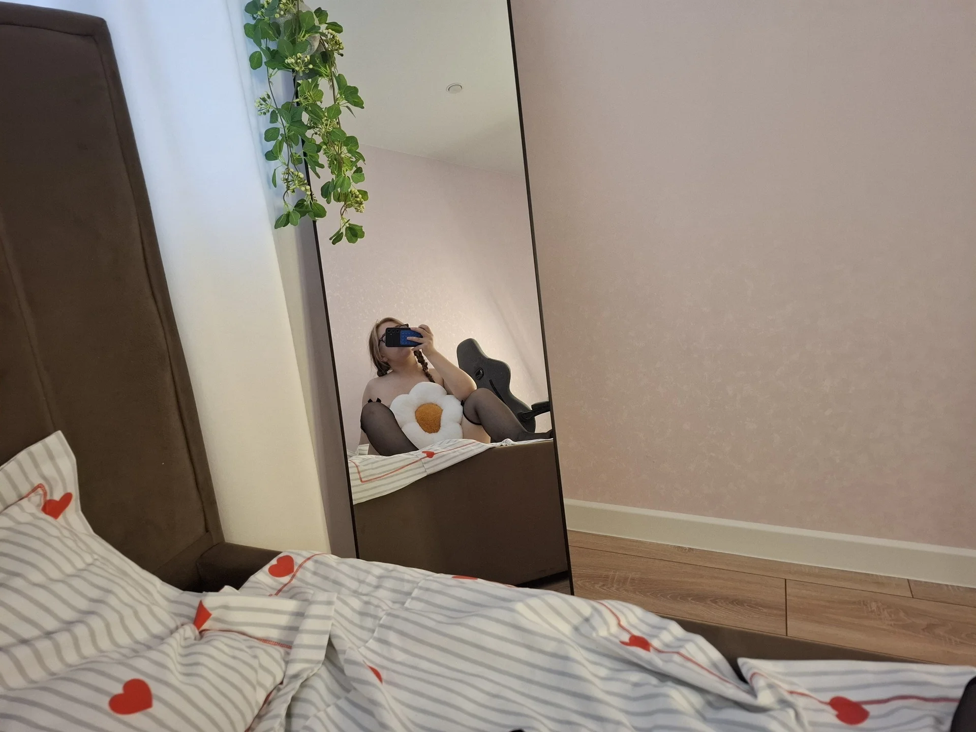 XXX Porn Photo of Nude Luna_Host 4