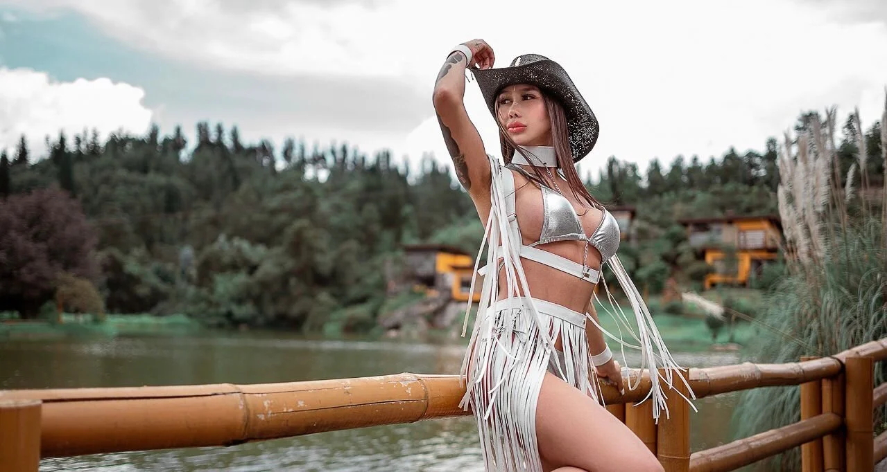 XXX Porn Photo of Nude liah_v 1