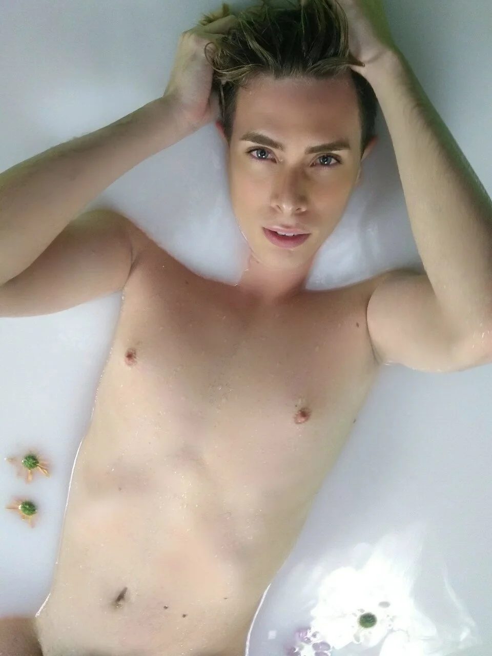 XXX Porn Photo of Nude mike_blossom 1