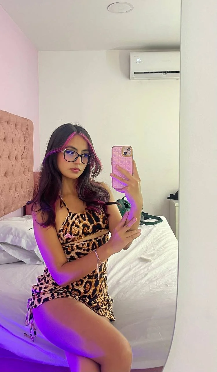 XXX Porn Photo of Nude emily_bank 103