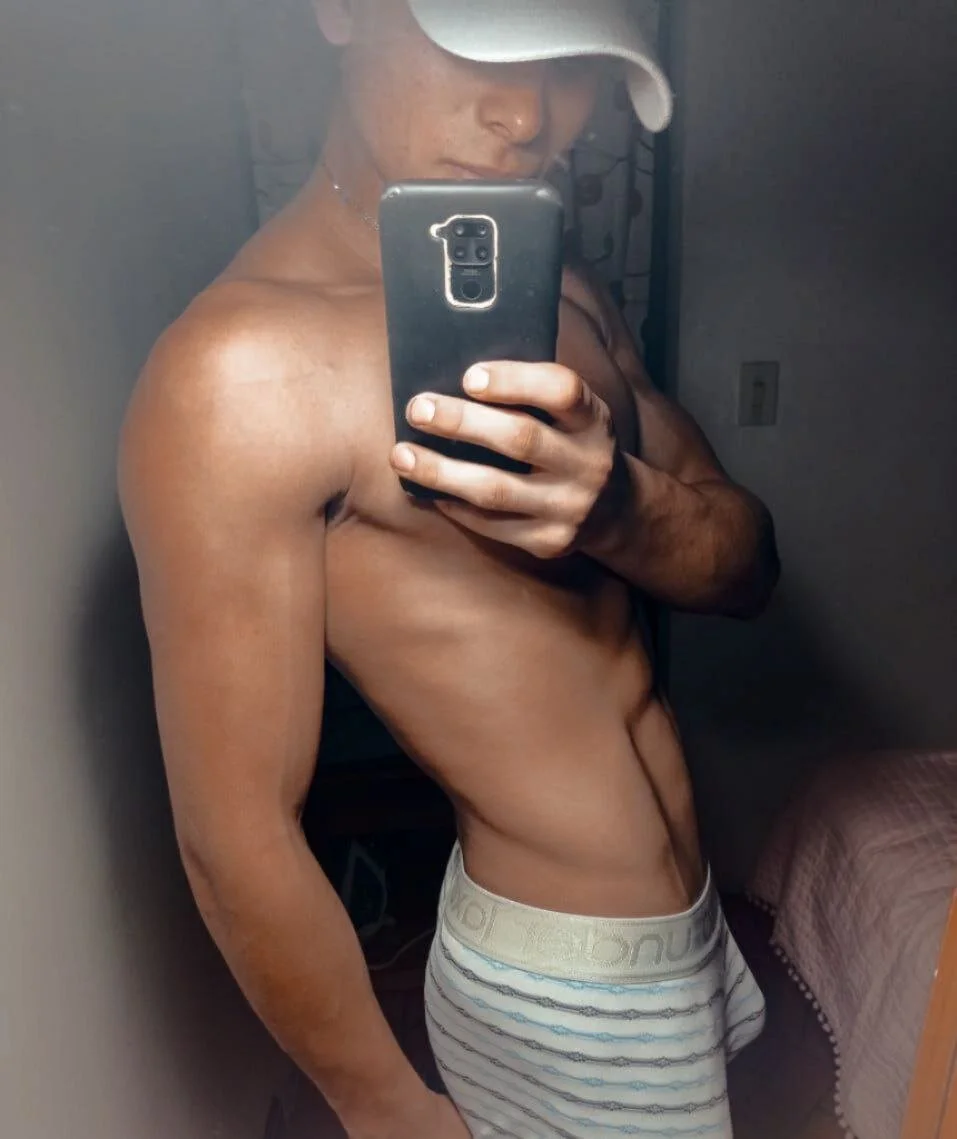 XXX Porn Photo of Nude logan_thomas 3