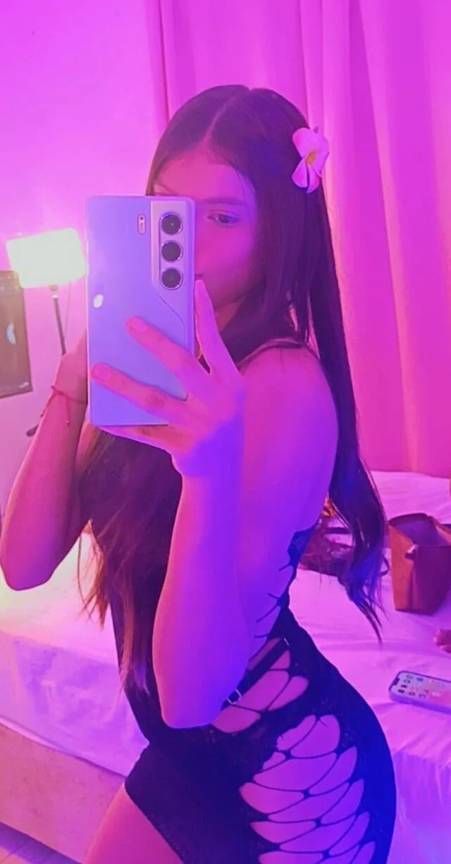 XXX Porn Photo of Nude emmie_bunny 1
