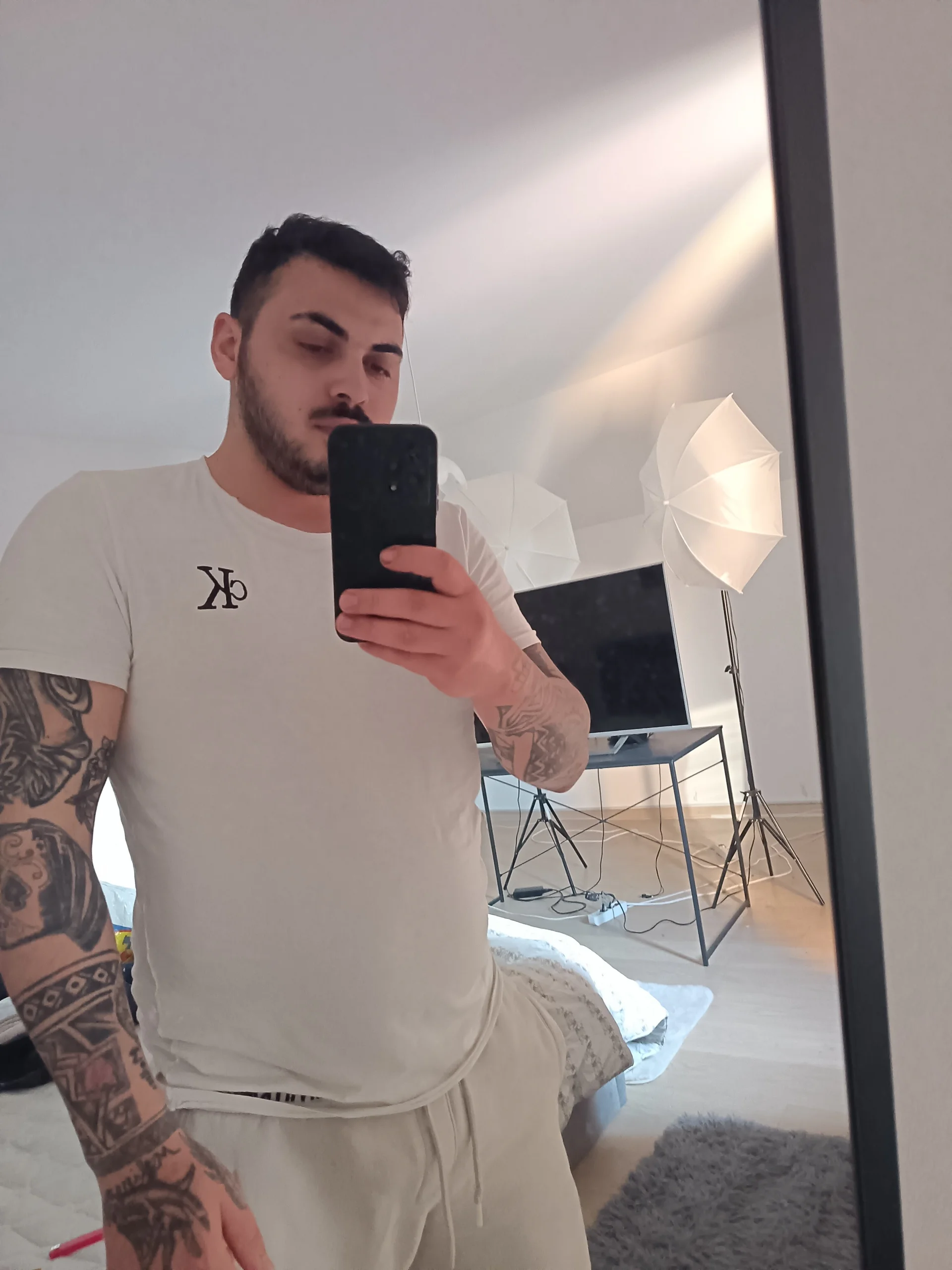XXX Porn Photo of Nude Anti27Dot 1