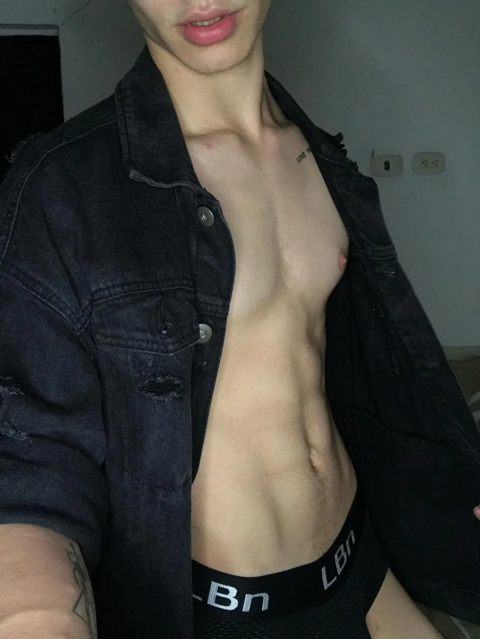 XXX Porn Photo of Nude Logan_Woods 6