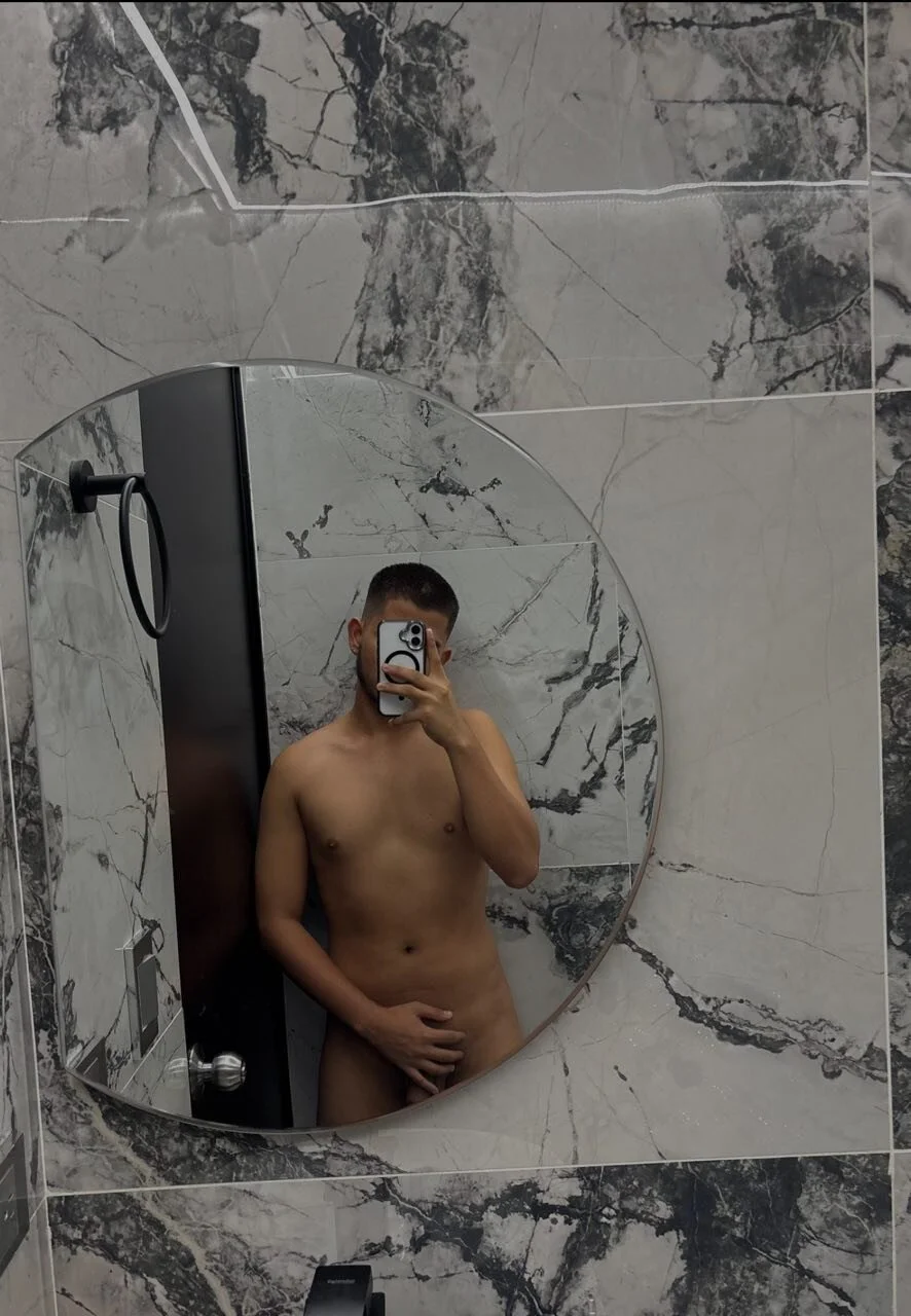 XXX Porn Photo of Nude harold_18_ 4