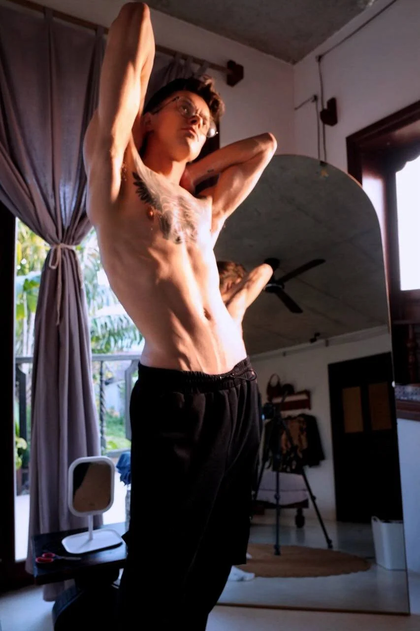 XXX Porn Photo of Nude William_Henry_ 5