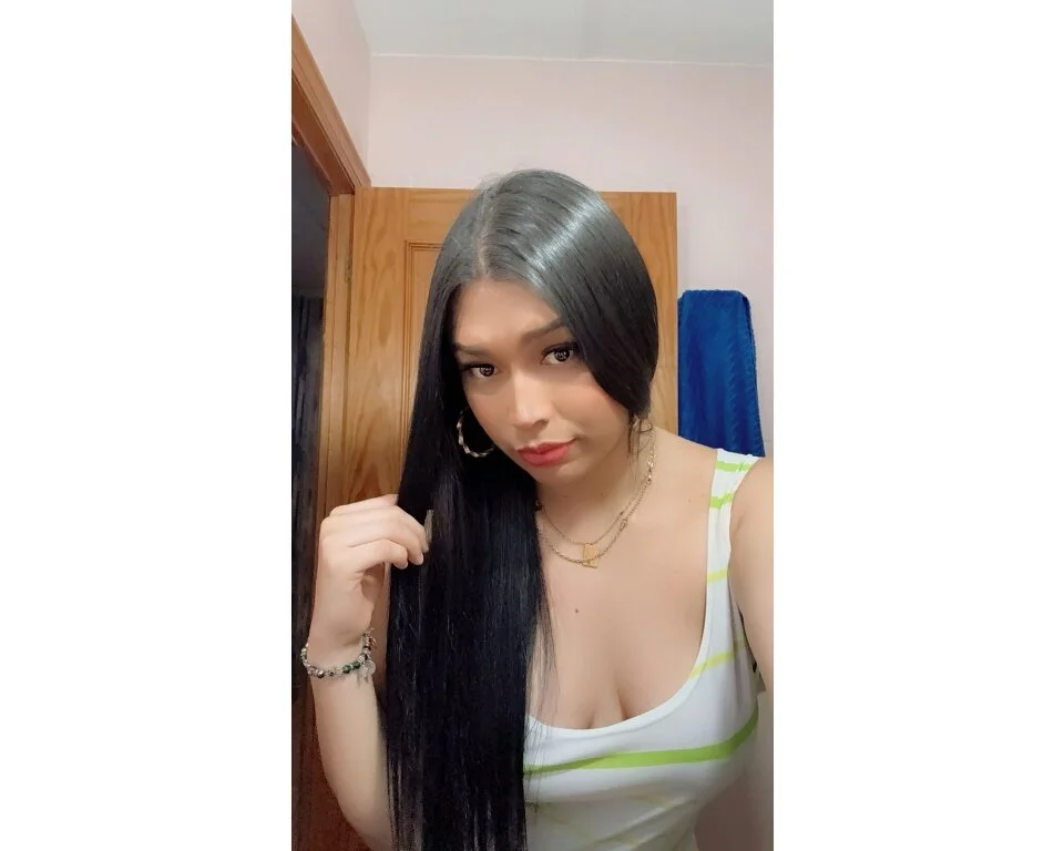 XXX Porn Photo of Nude X_YiianyHott_X 4