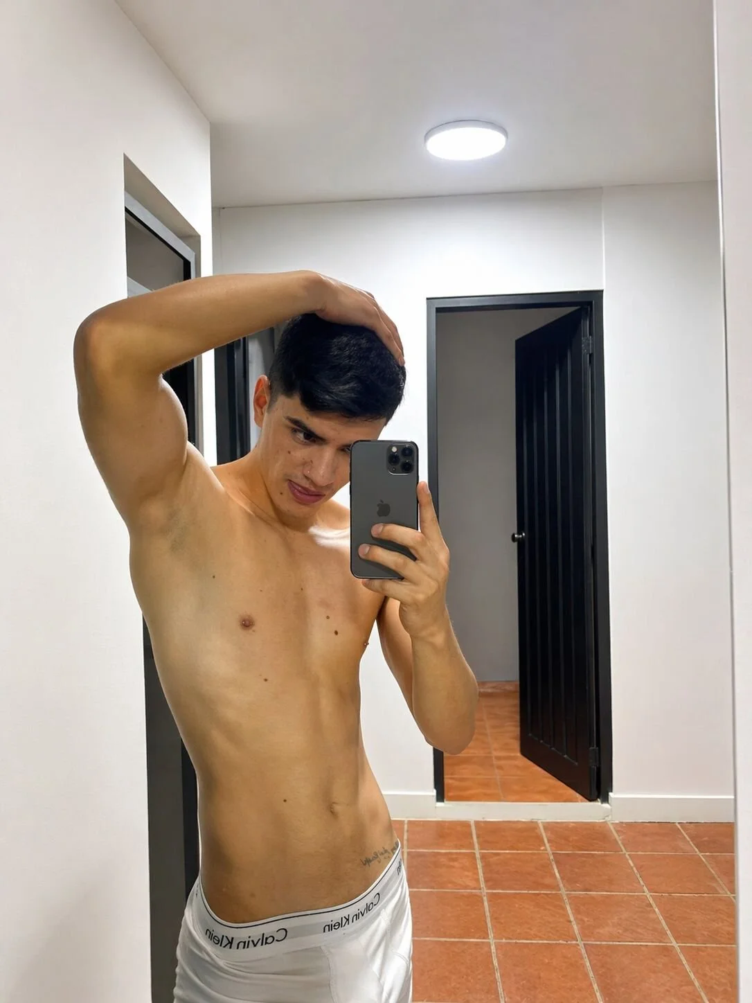 XXX Porn Photo of Nude LeoTease 26