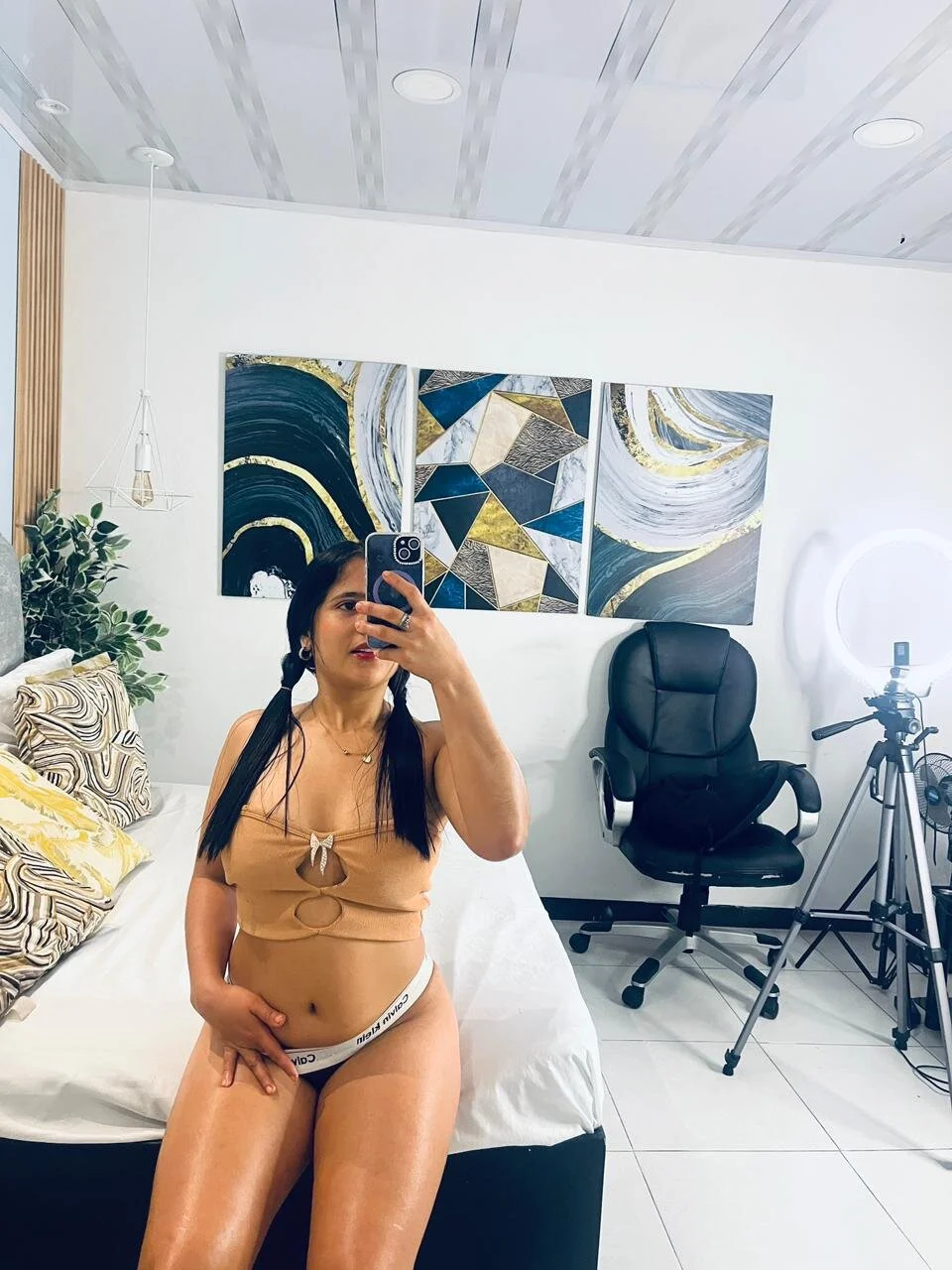 XXX Porn Photo of Nude RoxiPlace 32