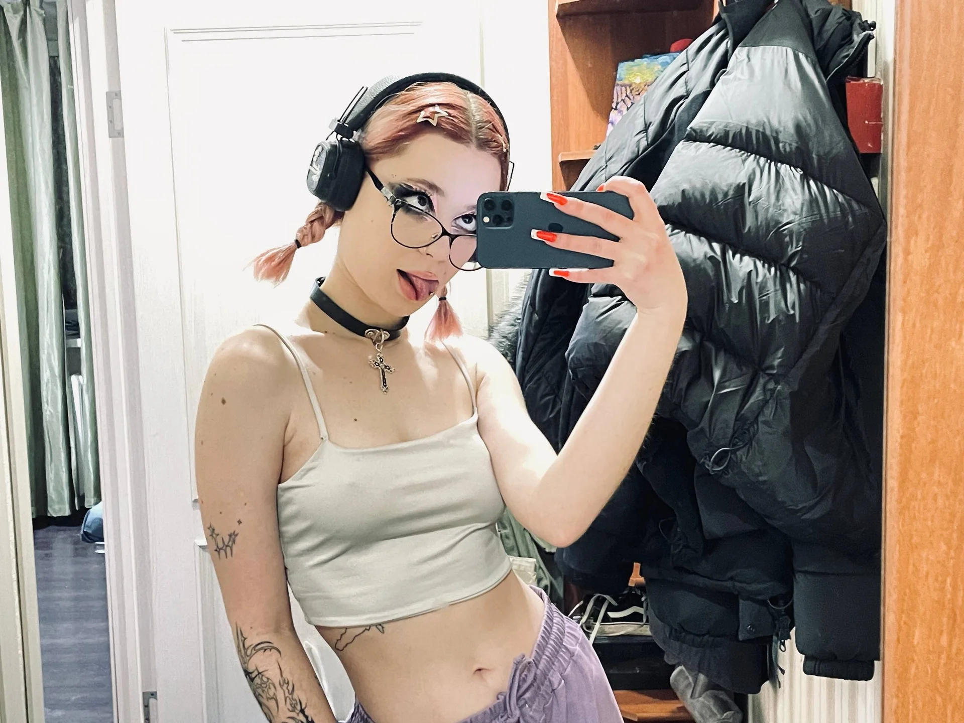 XXX Porn Photo of Nude neonthread 3