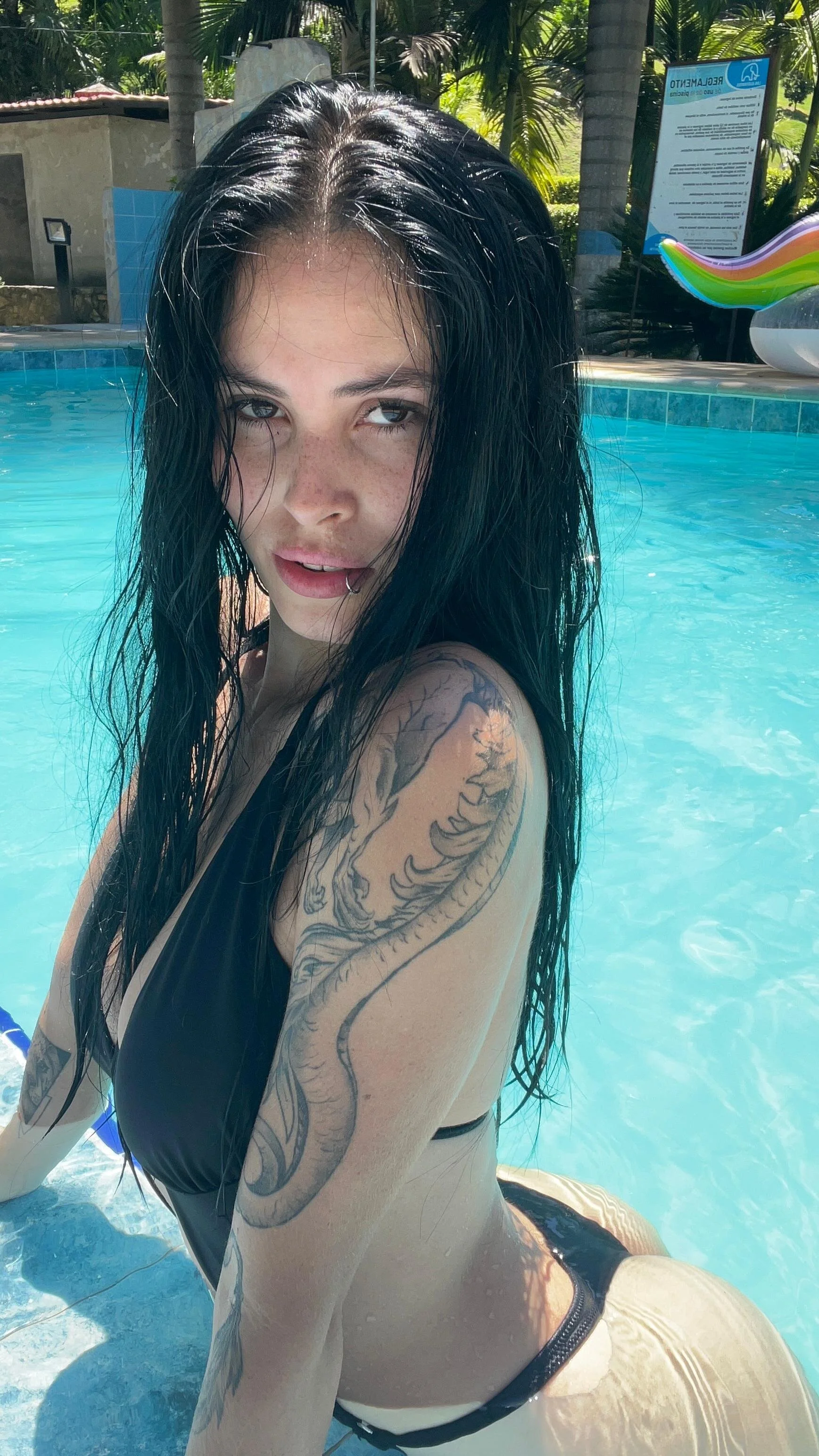 XXX Porn Photo of Nude carolinerousev 29