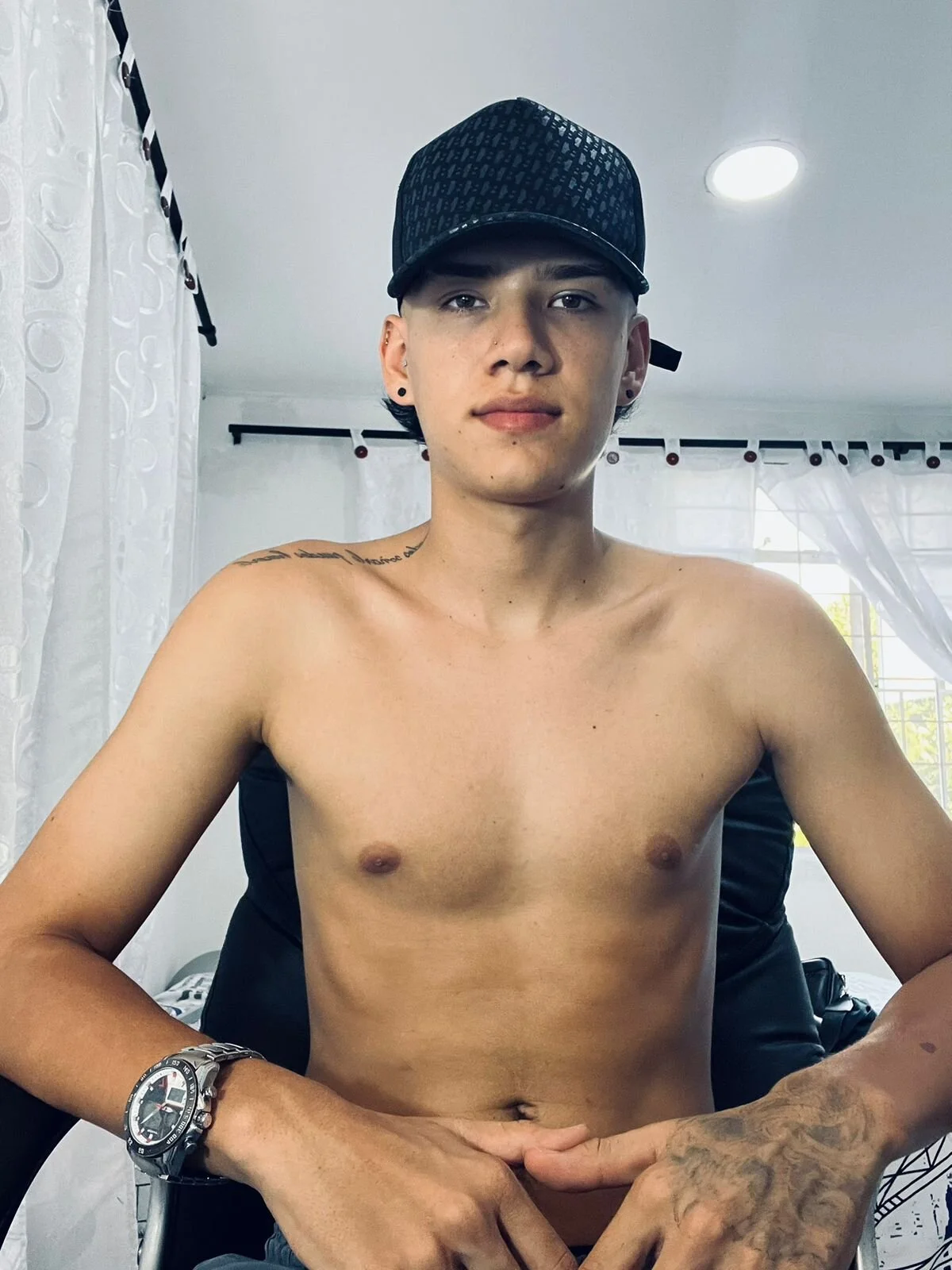 XXX Porn Photo of Nude maxthomson_boy 17