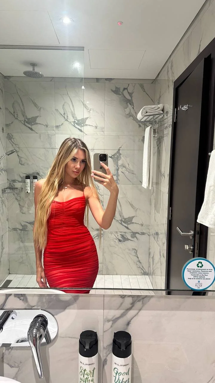 XXX Porn Photo of Nude NensySafrons 4