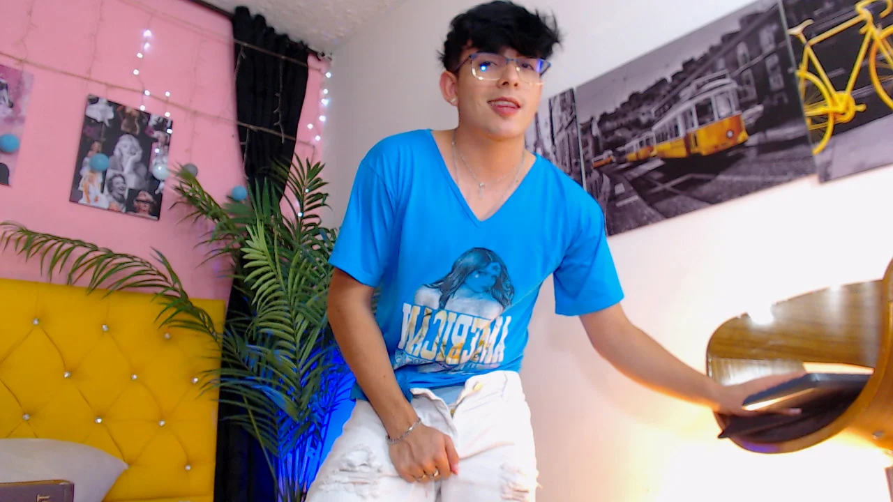 XXX Porn Photo of Nude nolan_twink1 21