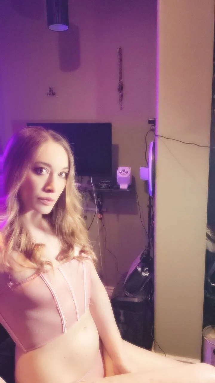 XXX Porn Photo of Nude sophtheshydemibabe 2