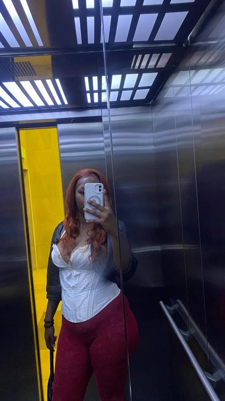 XXX Porn Photo of Nude Naughty_Desiree 21
