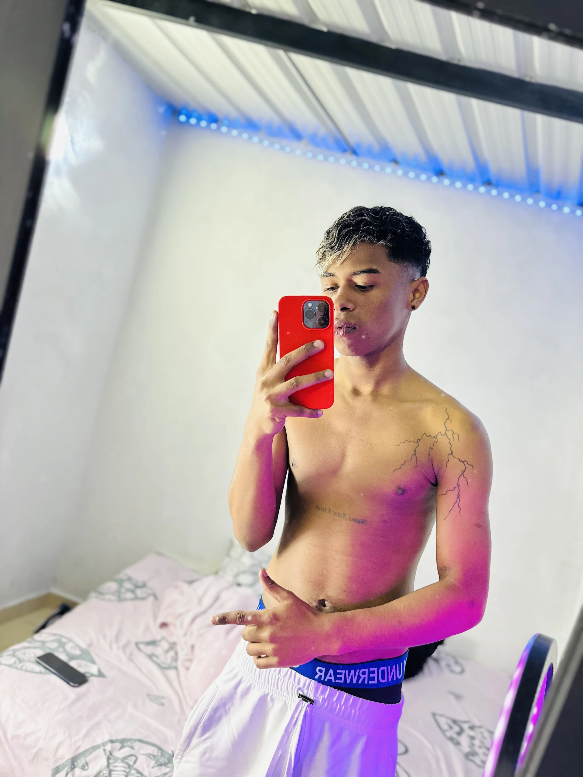 XXX Porn Photo of Nude yoendris_boy 7