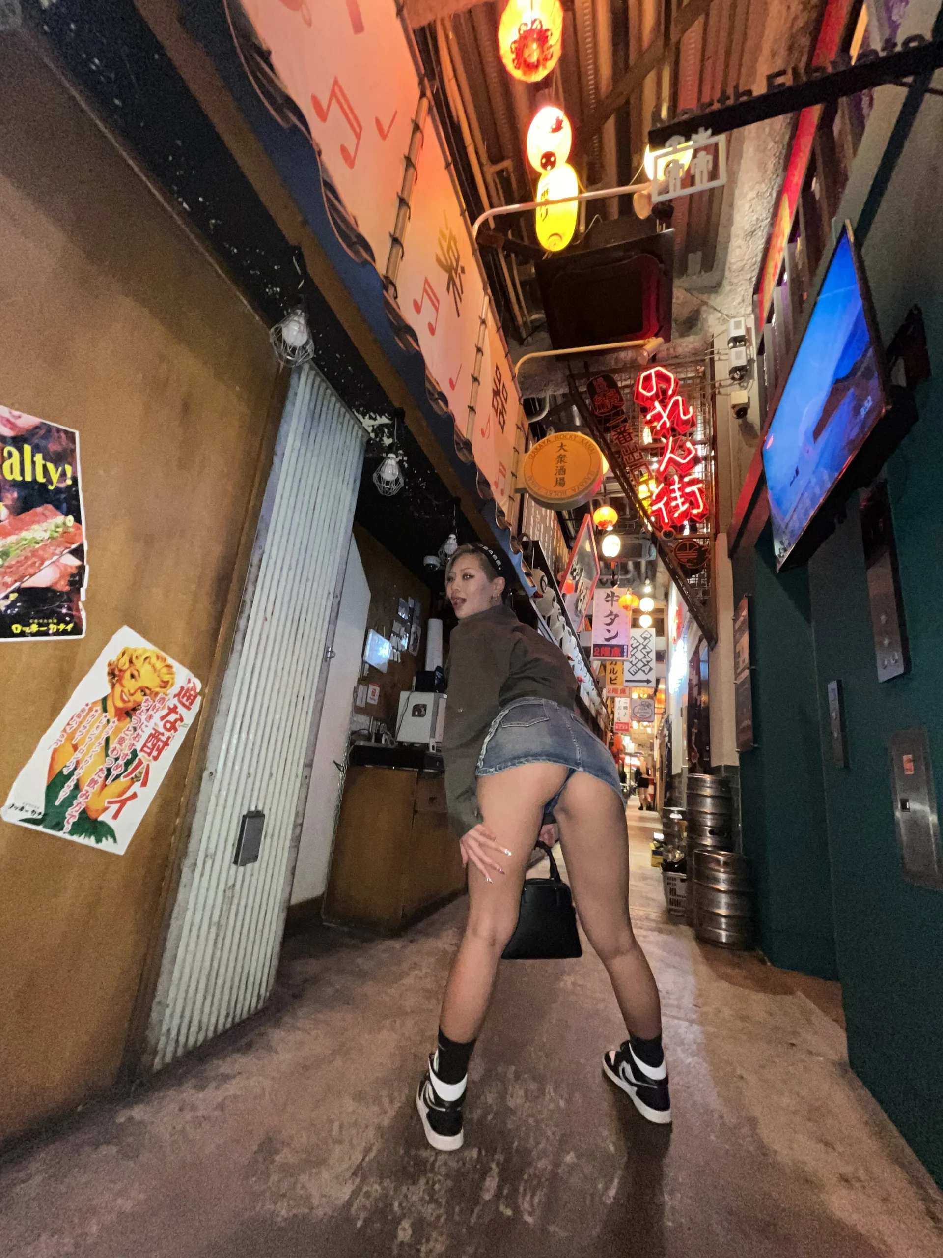 XXX Porn Photo of Nude BADBITCHISAKI 1