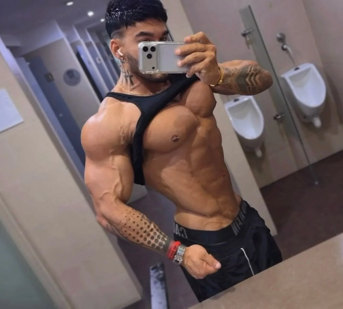 XXX Porn Photo of Nude zac_levis_ 2