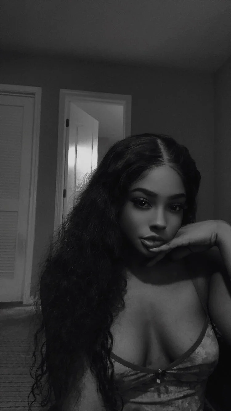 XXX Porn Photo of Nude PrincessDecember 6