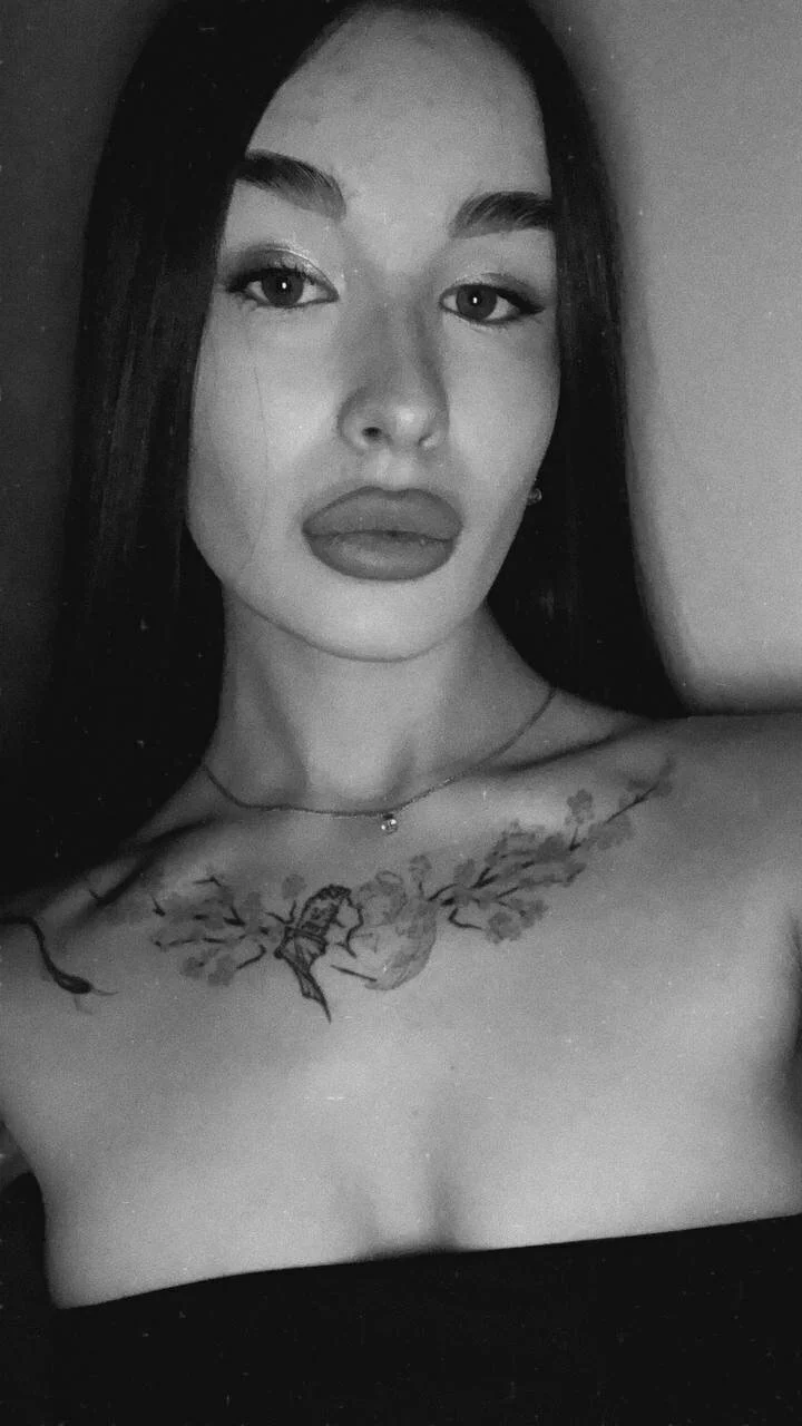XXX Porn Photo of Nude NoBurtenGirl 1