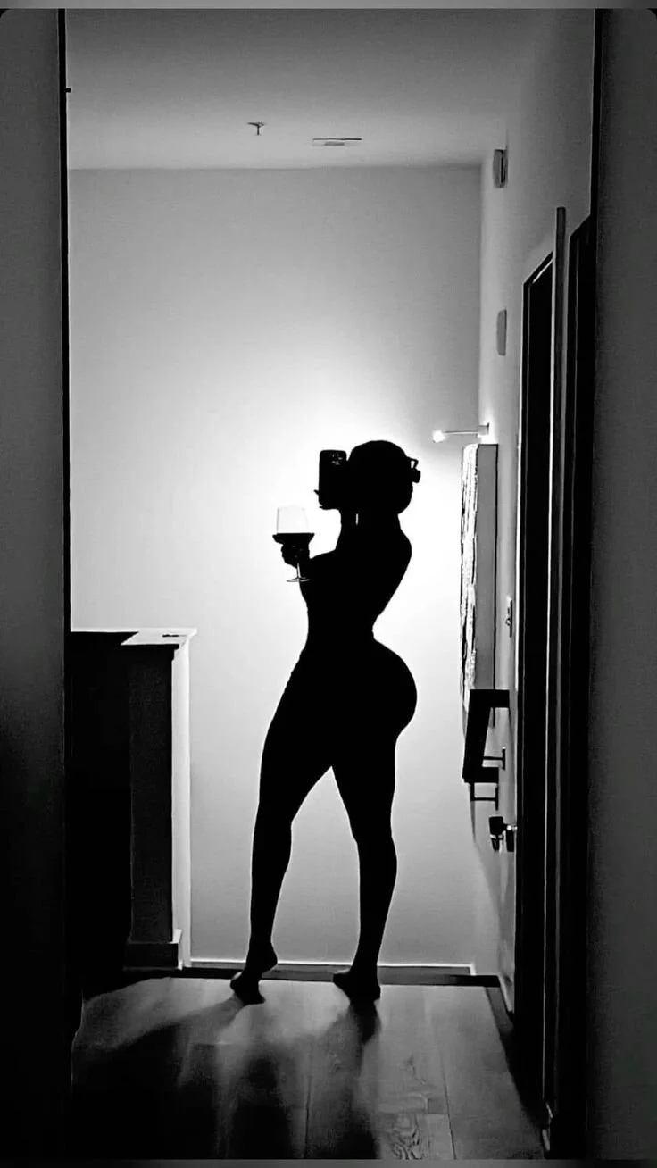 XXX Porn Photo of Nude FeminineLady 1