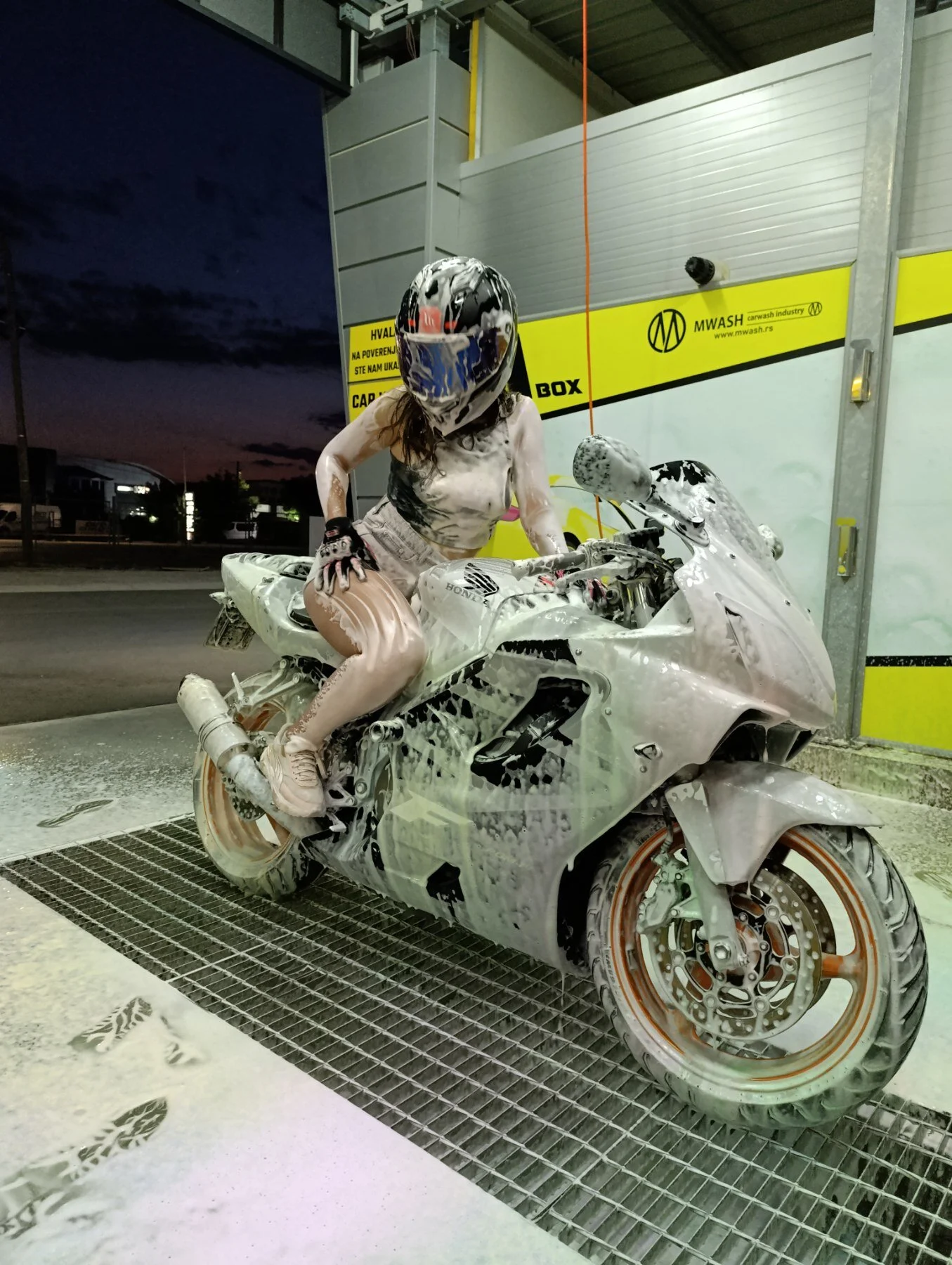 XXX Porn Photo of Nude MeCherryy 11