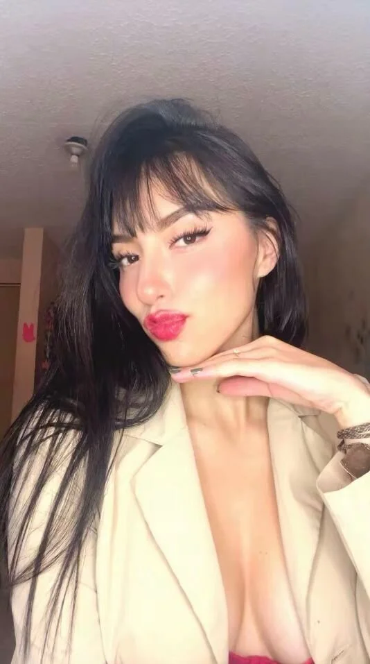 XXX Porn Photo of Nude emily_kate_ 1