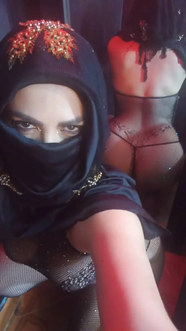 XXX Porn Photo of Nude SultanaLayla 3