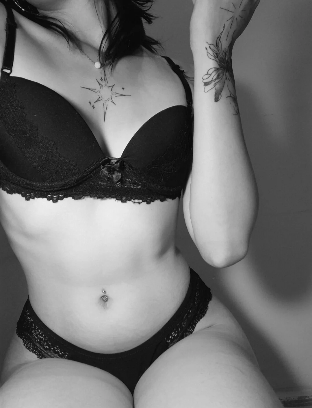 XXX Porn Photo of Nude VicksMore 4