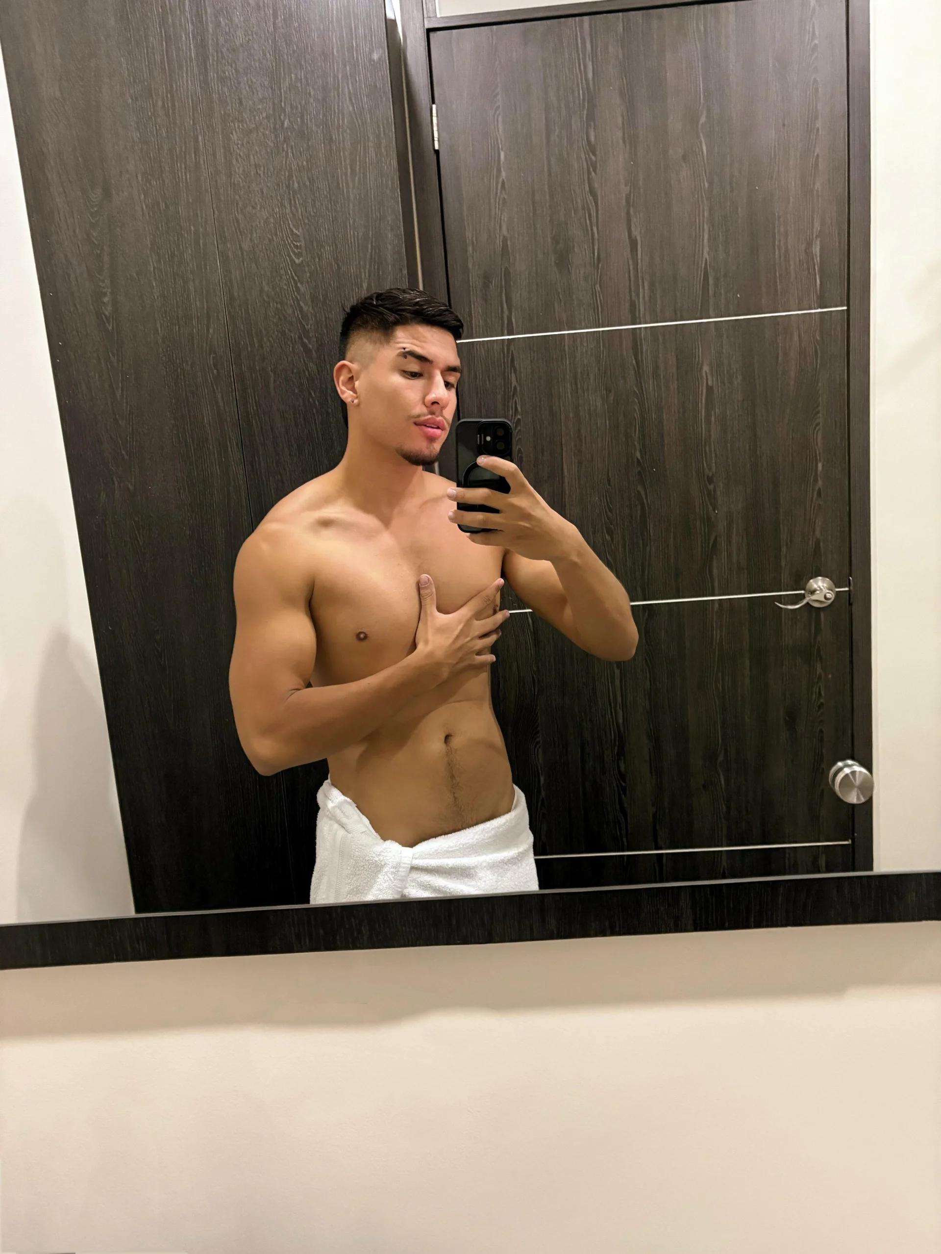 XXX Porn Photo of Nude Aaronfox_x 175
