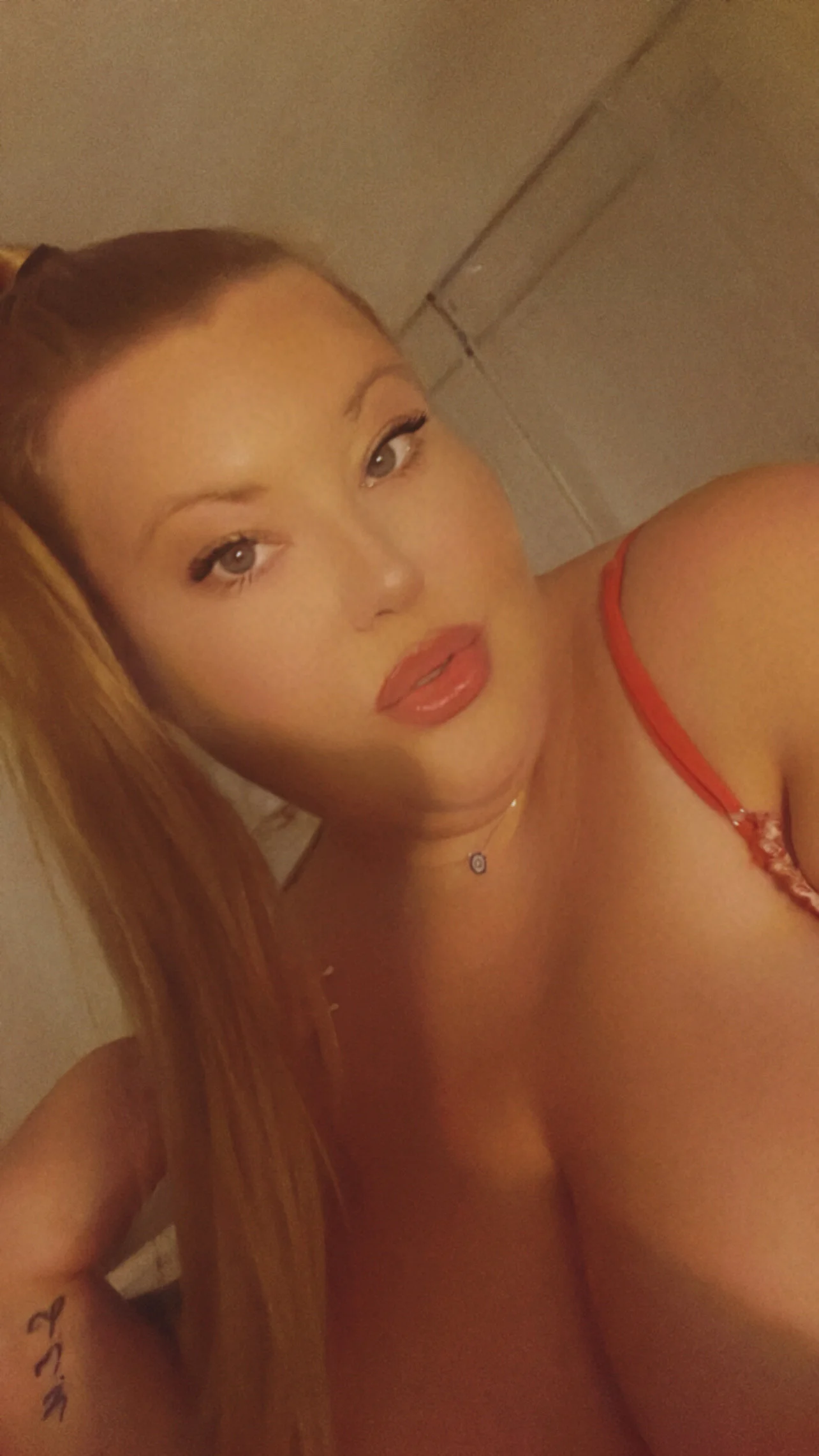 XXX Porn Photo of Nude Busty-BBW-Emilie 5