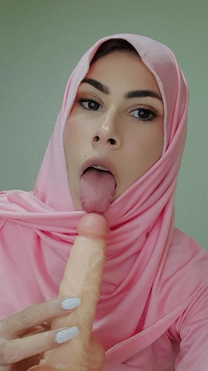 XXX Porn Photo of Nude alia_bashar 10