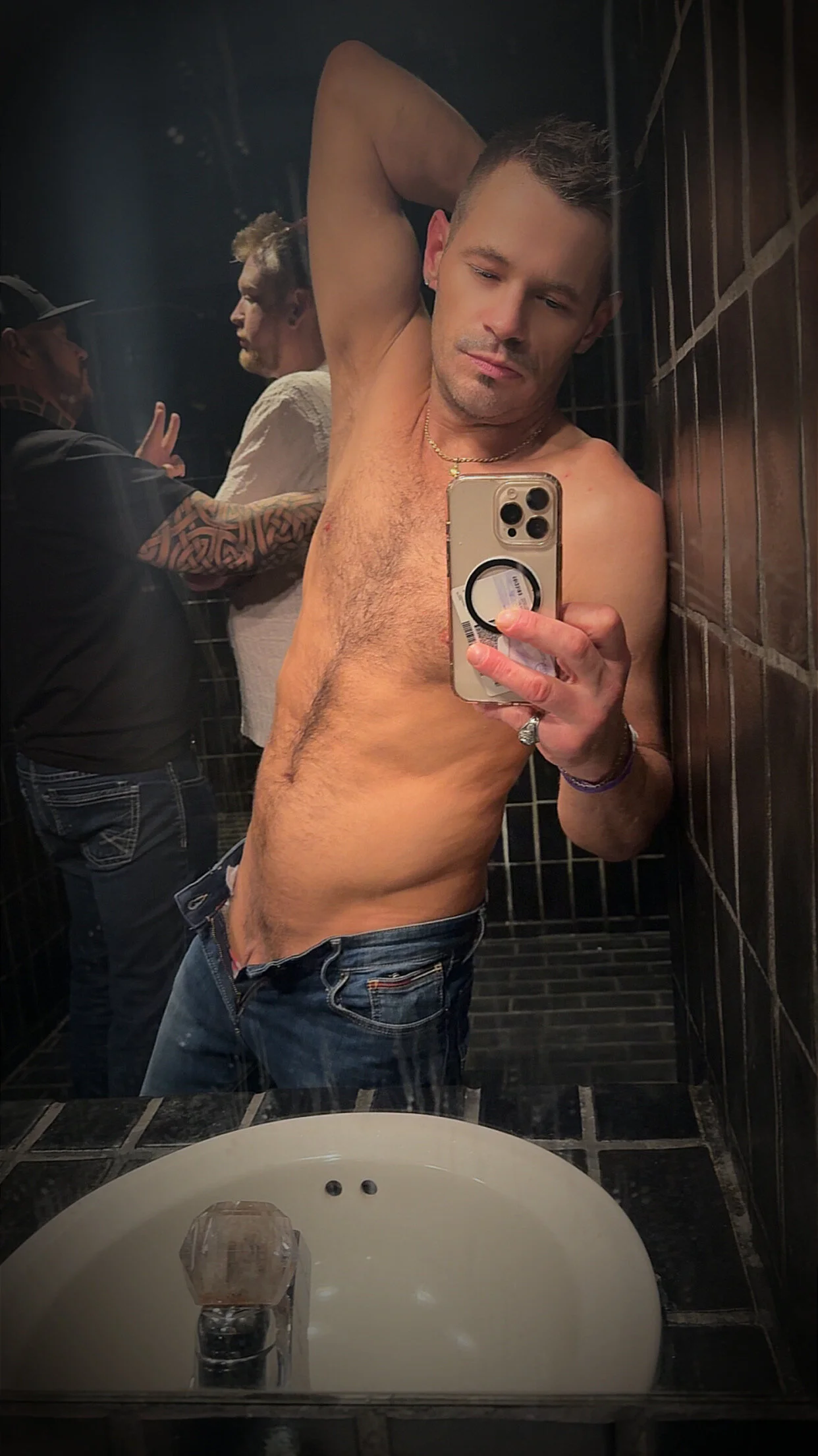 XXX Porn Photo of Nude CloudyHungSoCal 15
