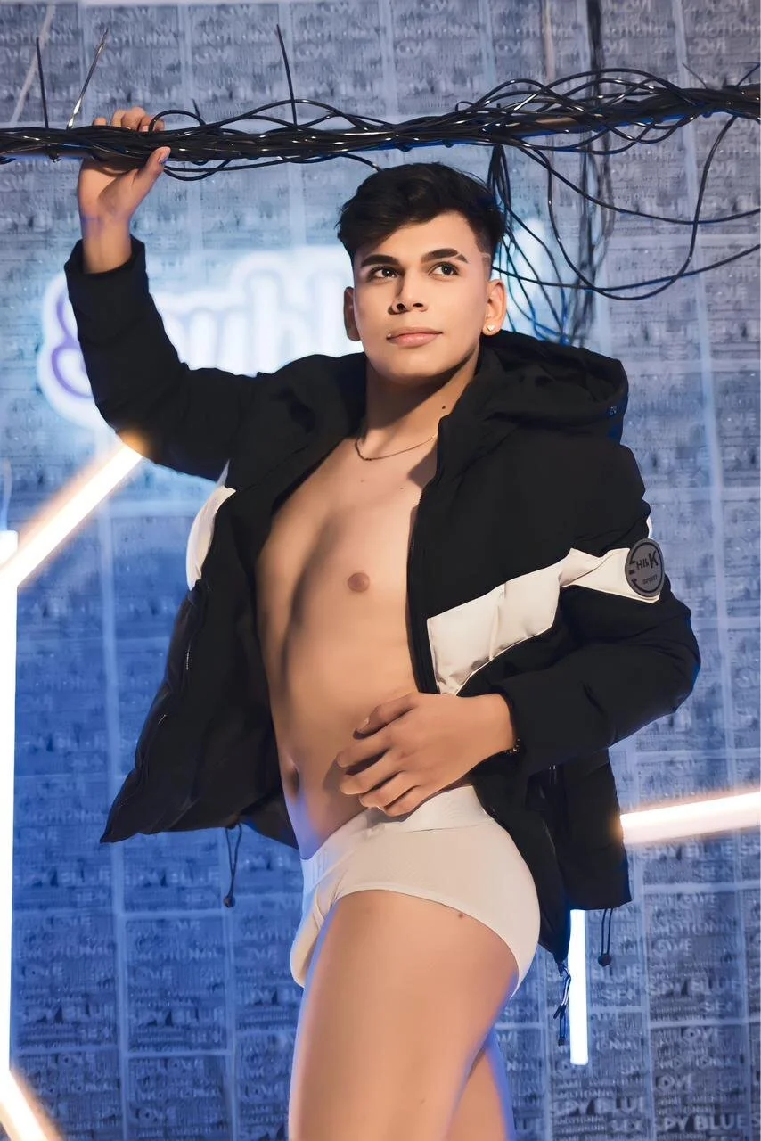 XXX Porn Photo of Nude andres_lizcano 12
