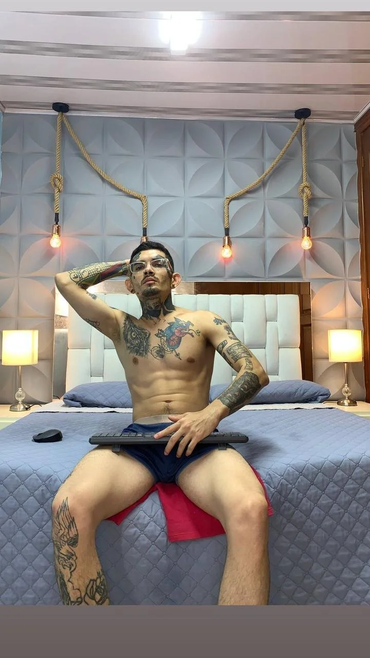 XXX Porn Photo of Nude boy_tatto777 1