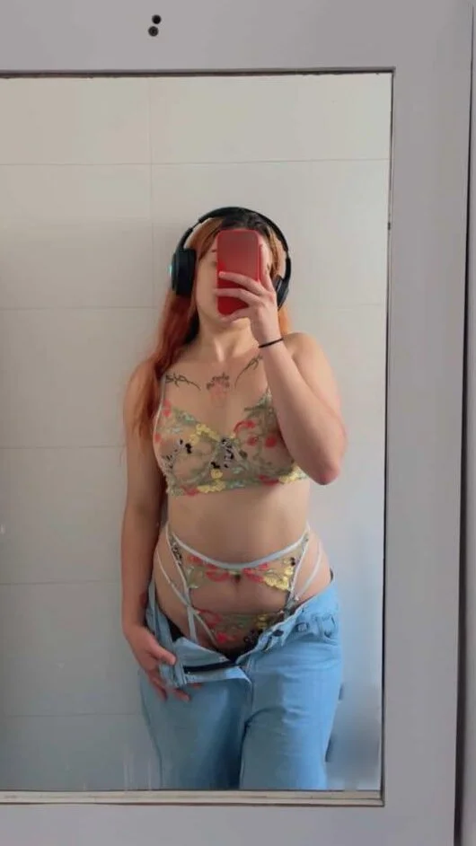 XXX Porn Photo of Nude Naomy_tay1 31