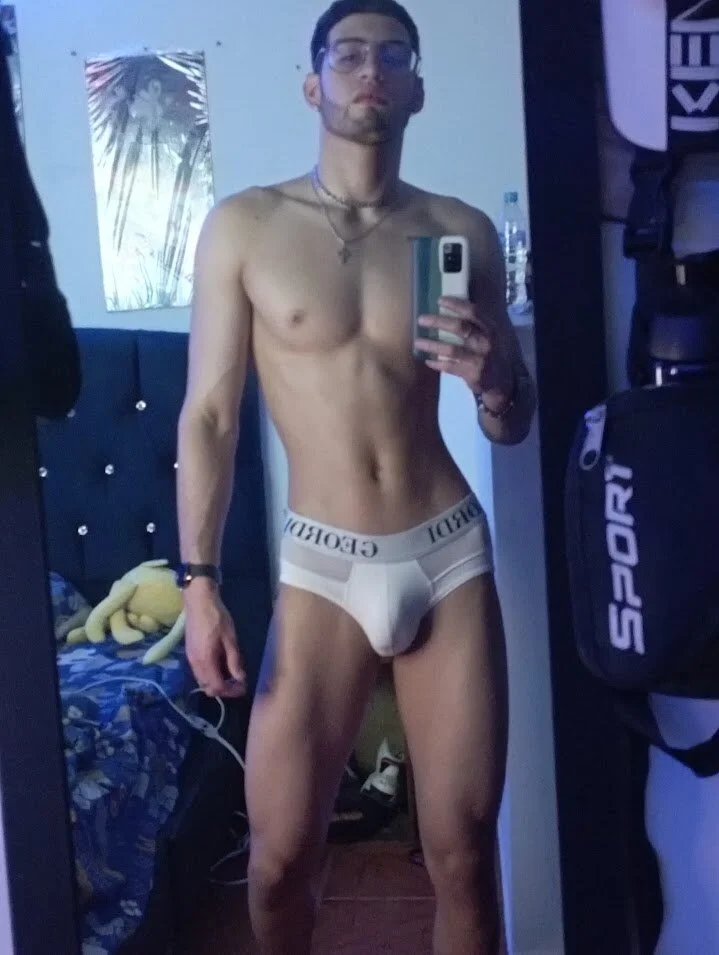 XXX Porn Photo of Nude Giomar_Reyes 7