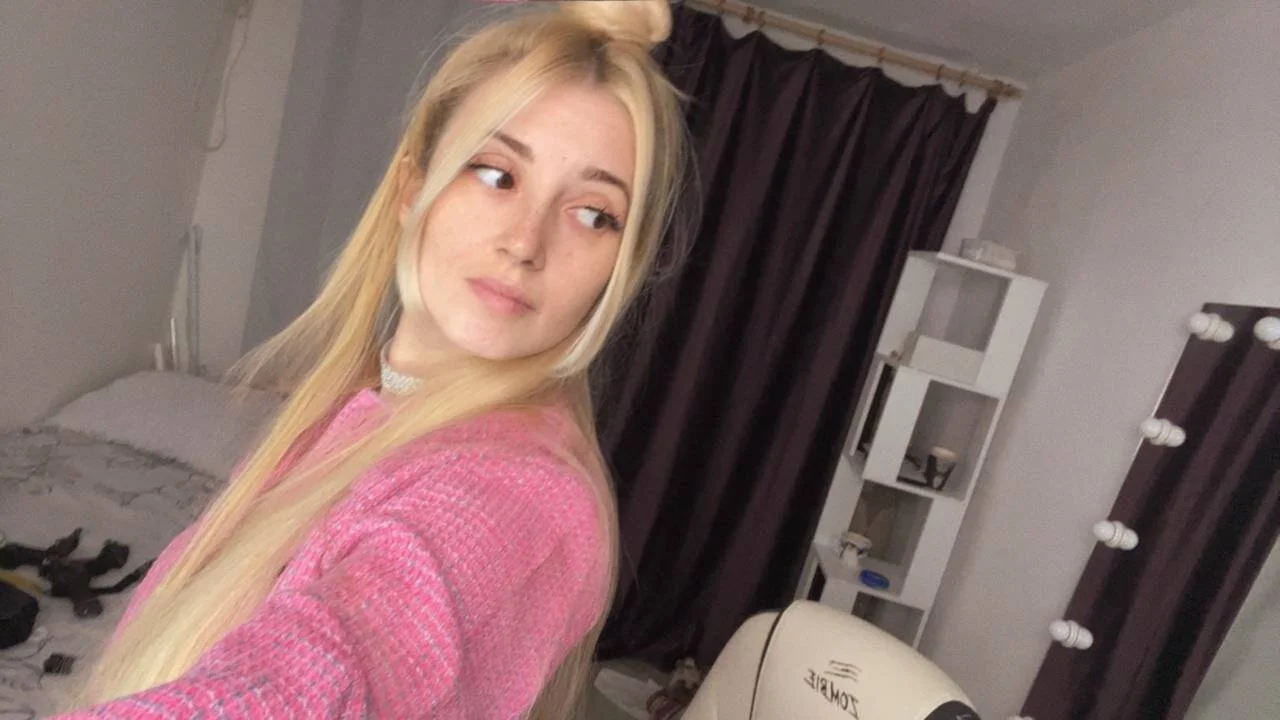 XXX Porn Photo of Nude super_peach_stream11 8