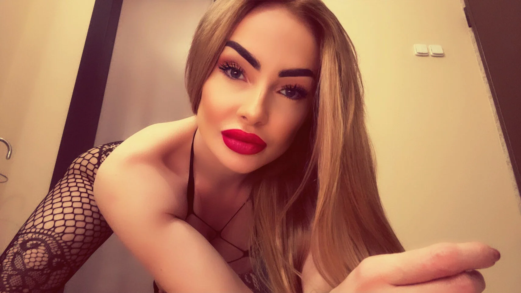 XXX Porn Photo of Nude queenaleksagrey 16