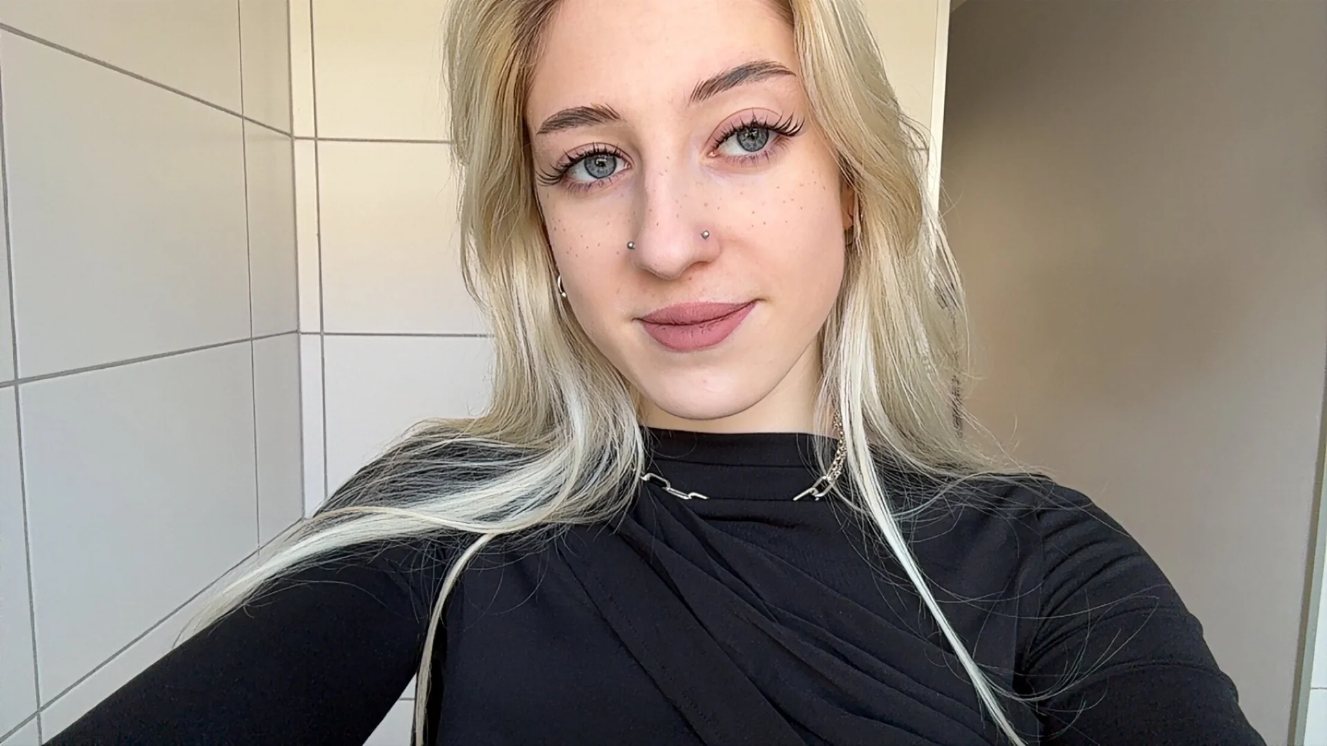 XXX Porn Photo of Nude EmmyWet 10
