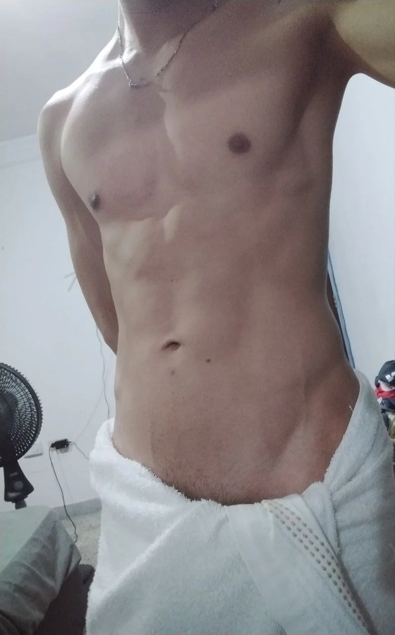 XXX Porn Photo of Nude logan_thomas 32