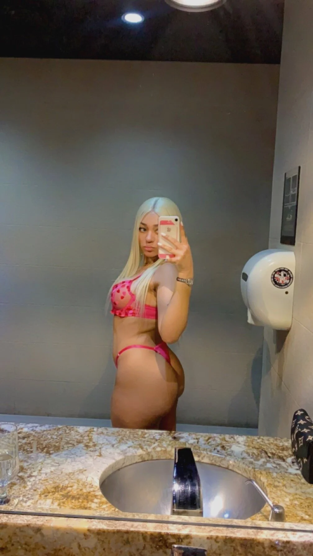 XXX Porn Photo of Nude SassyDolphin 4